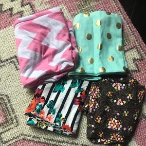 Bundle of toddler scarfs